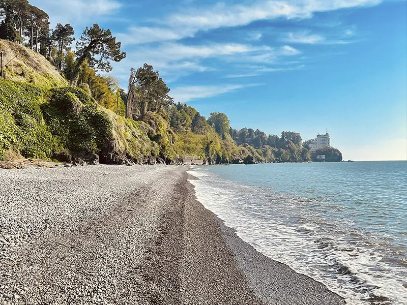 Kiesstrand in Batumi am Schwarzen Meer, Georgien